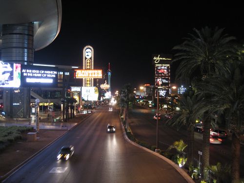 Las Vegas Night at Night (palo-alto_img_1725.jpg) wird geladen. Eindrucksvolle Fotos von der Westküste Amerikas erwarten Sie.